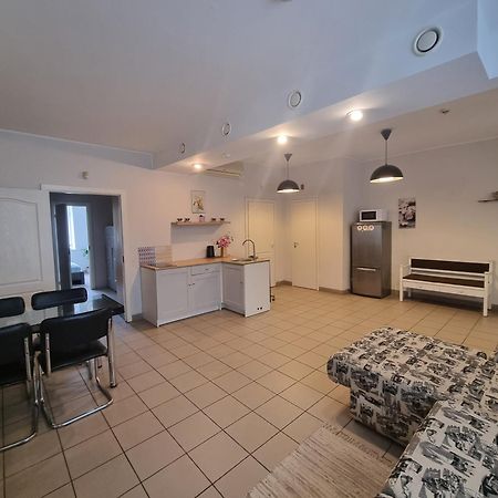 Camellia Studio Apartment & Parking Riga Exterior foto