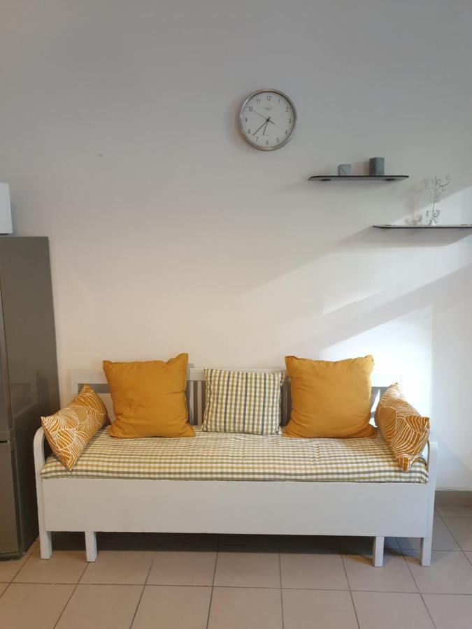 Camellia Studio Apartment & Parking Riga Exterior foto