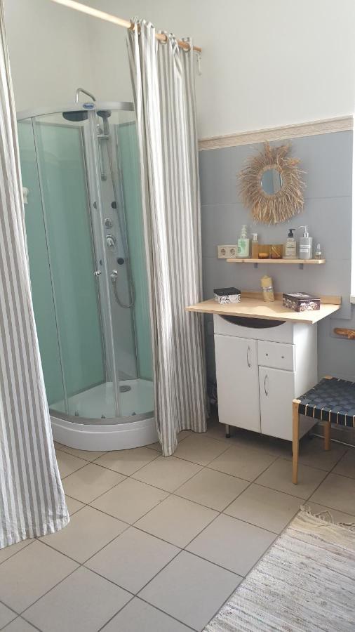 Camellia Studio Apartment & Parking Riga Exterior foto